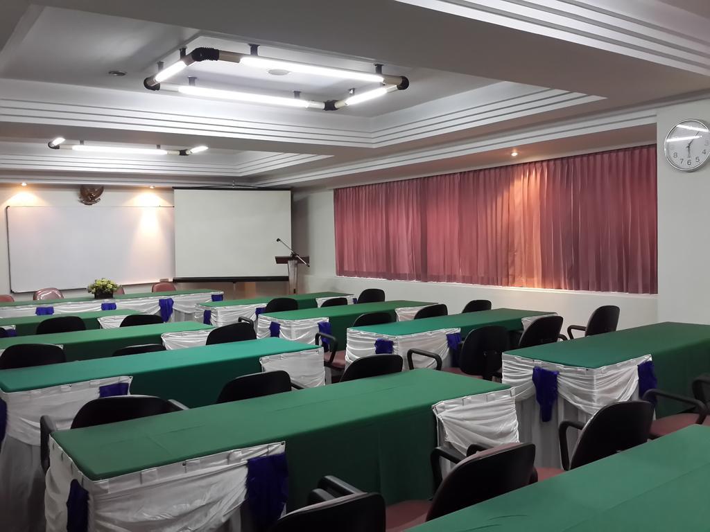 Reddoorz Plus Near Kebayoran Baru Blok S Jakarta Exteriör bild