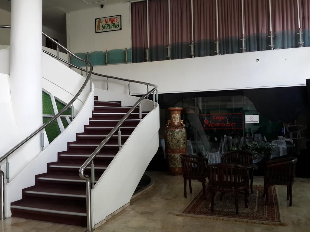 Reddoorz Plus Near Kebayoran Baru Blok S Jakarta Exteriör bild