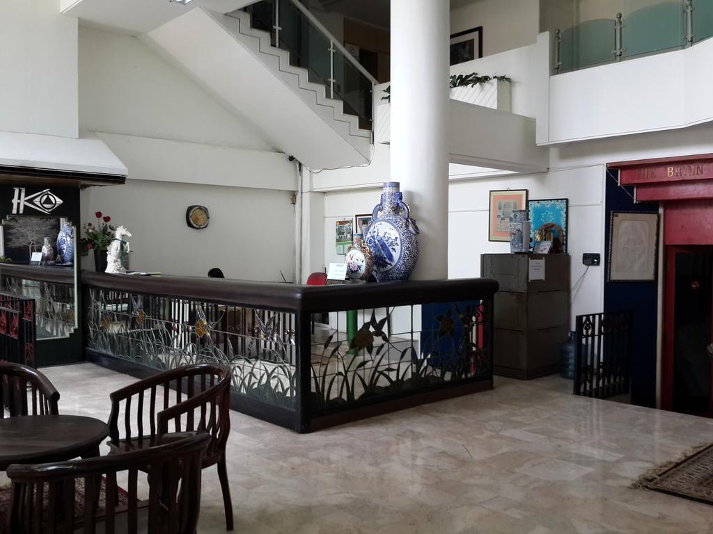 Reddoorz Plus Near Kebayoran Baru Blok S Jakarta Exteriör bild