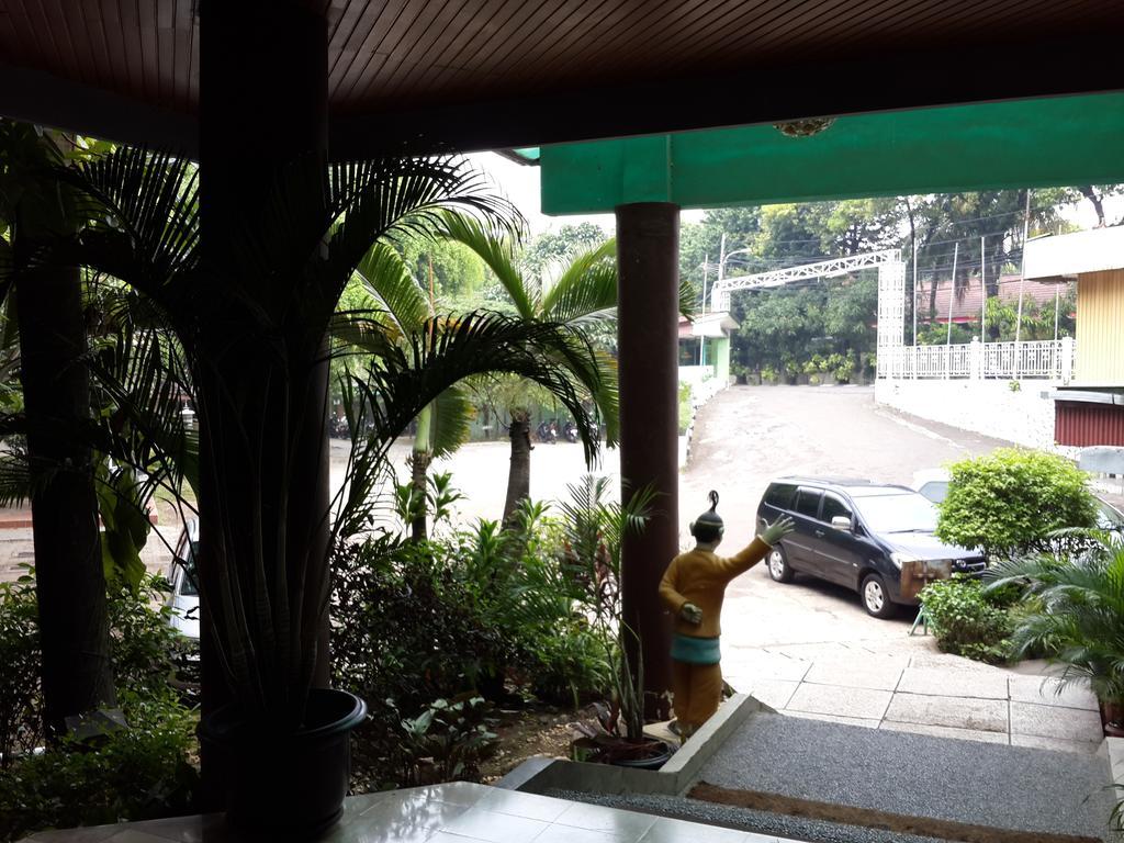 Reddoorz Plus Near Kebayoran Baru Blok S Jakarta Exteriör bild