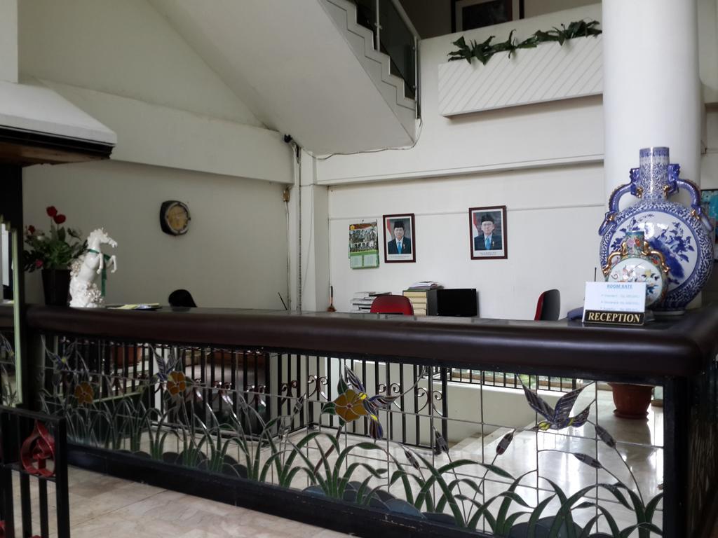 Reddoorz Plus Near Kebayoran Baru Blok S Jakarta Exteriör bild