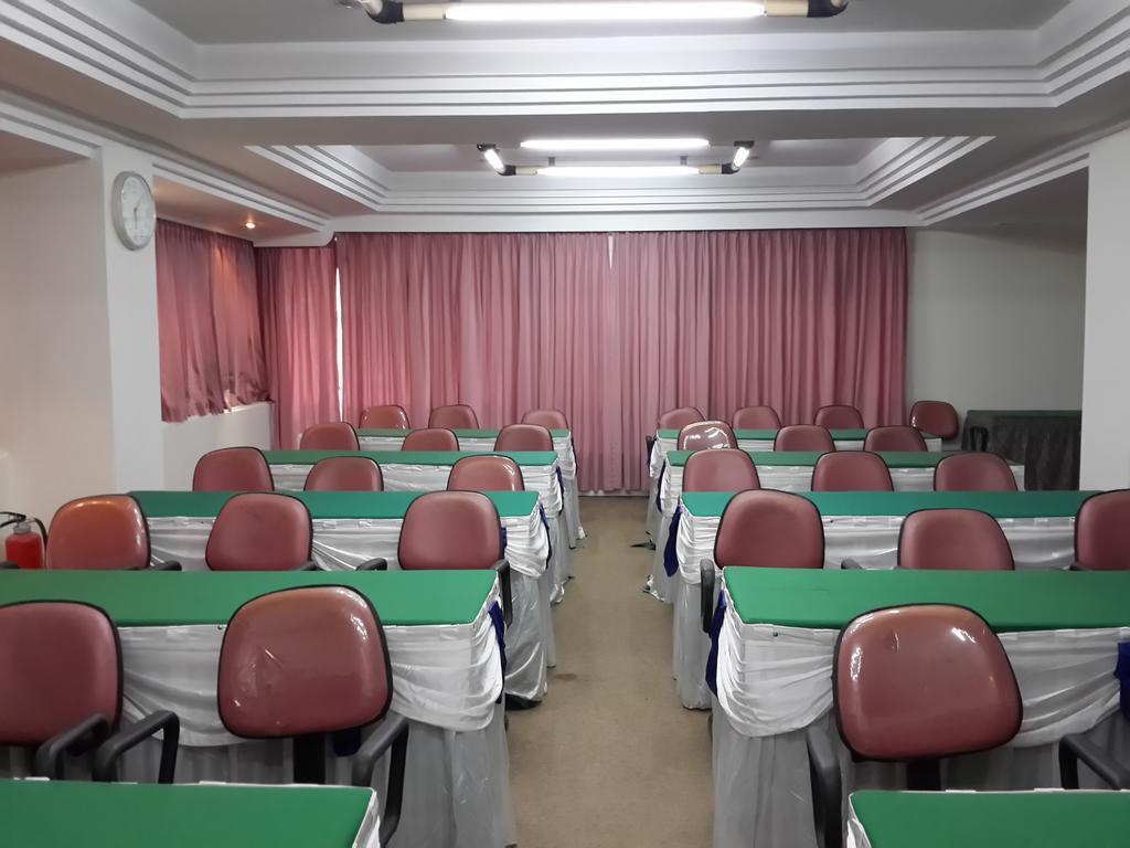 Reddoorz Plus Near Kebayoran Baru Blok S Jakarta Exteriör bild