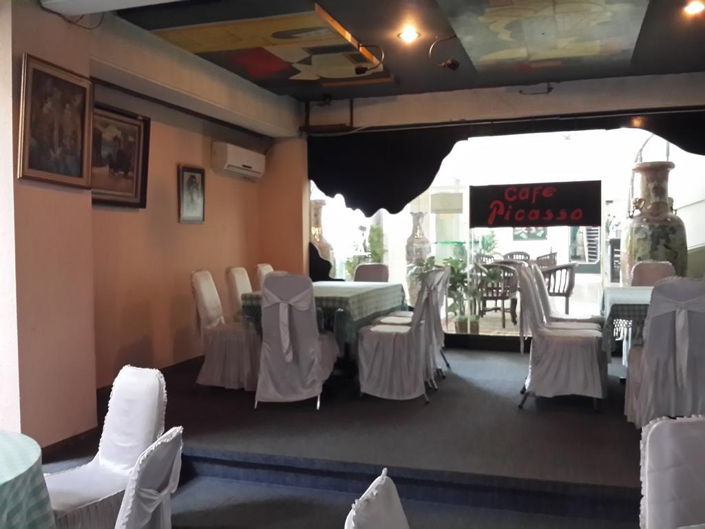 Reddoorz Plus Near Kebayoran Baru Blok S Jakarta Exteriör bild