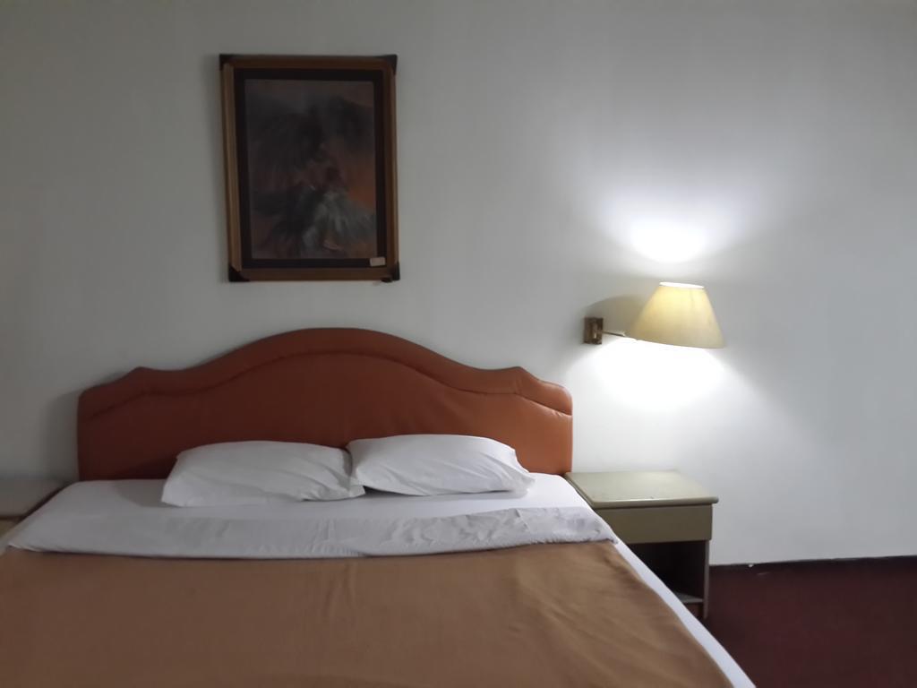 Reddoorz Plus Near Kebayoran Baru Blok S Jakarta Rum bild