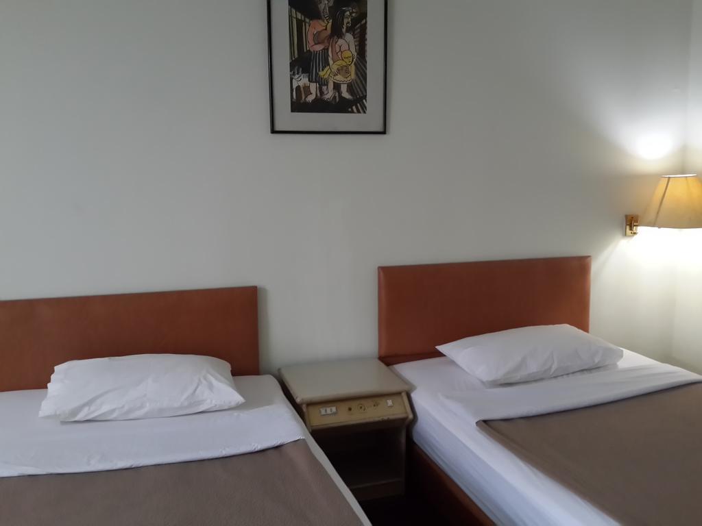 Reddoorz Plus Near Kebayoran Baru Blok S Jakarta Rum bild